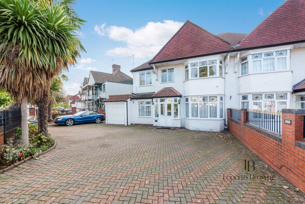 Property photo 1 of 31