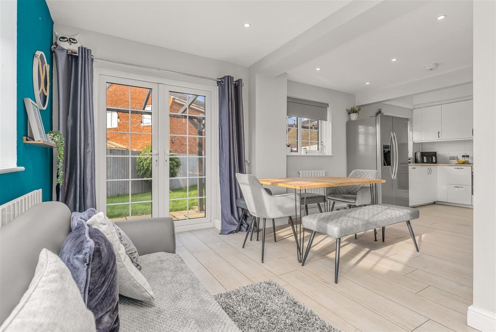 Property photo 3 of 17 50 Hardwick Park, Banbury-15.Jpg