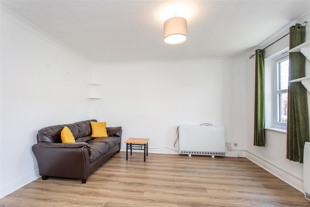 Property photo 3 of 12 Reception