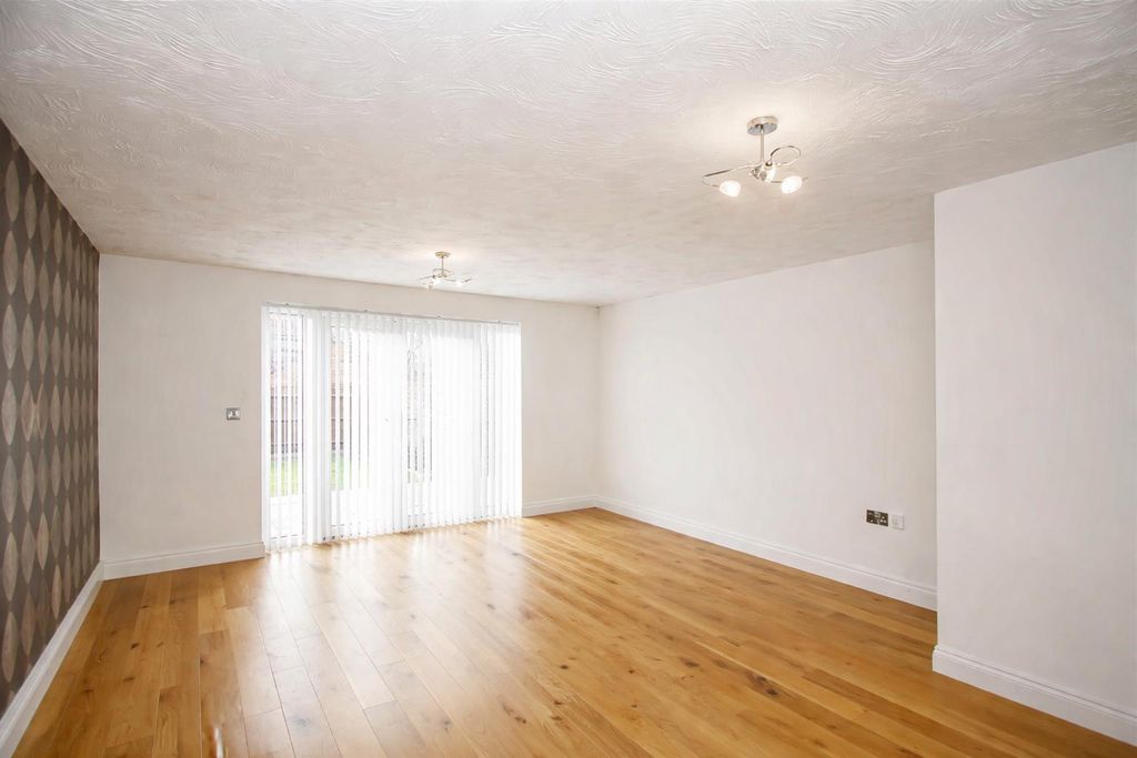 Property photo 3 of 12 G