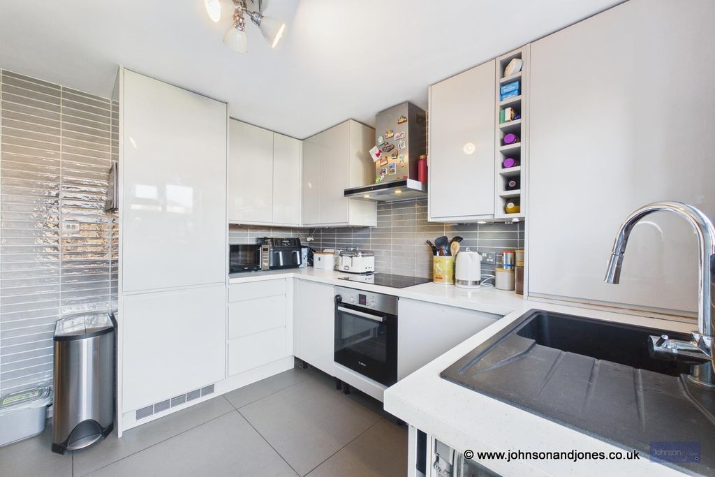 Property photo 3 of 14 3 Kitchen.Jpg