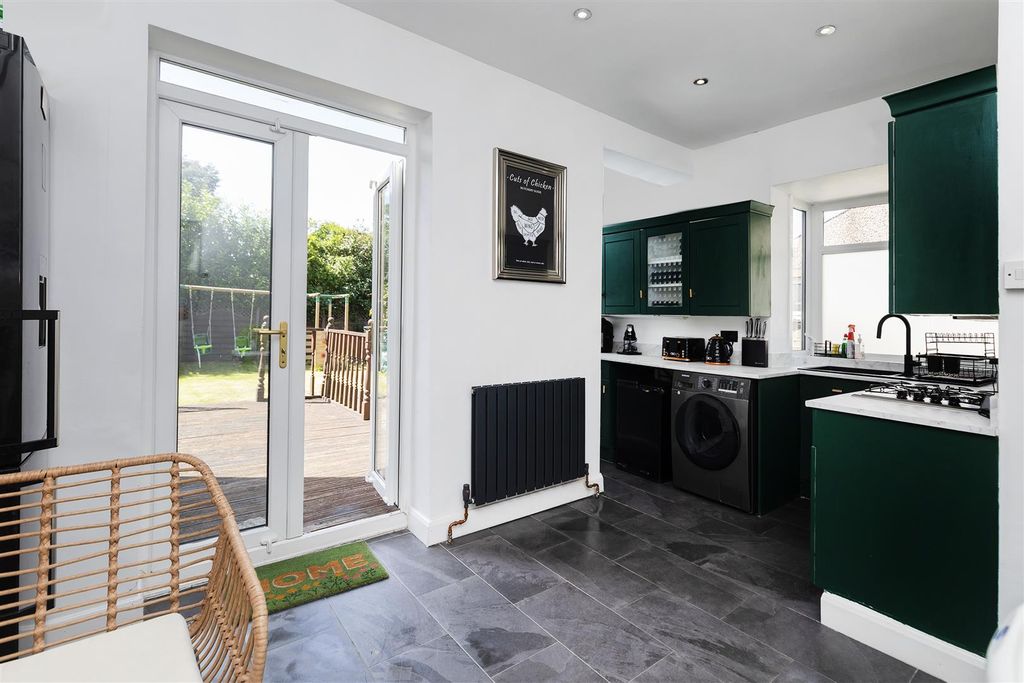 Property photo 3 of 26