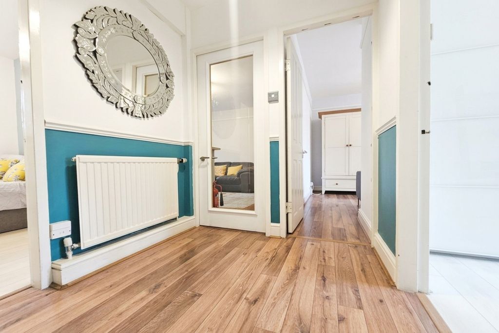 Property photo 1 of 15 Modern Four Bedroom Apartment In Angel