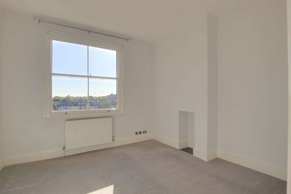 Property photo 2 of 7 2 Lounge.Jpg