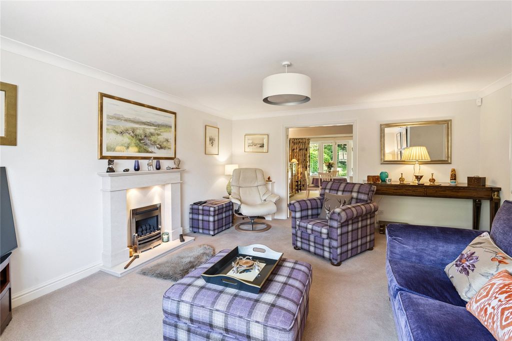 Property photo 2 of 31 Sitting Room