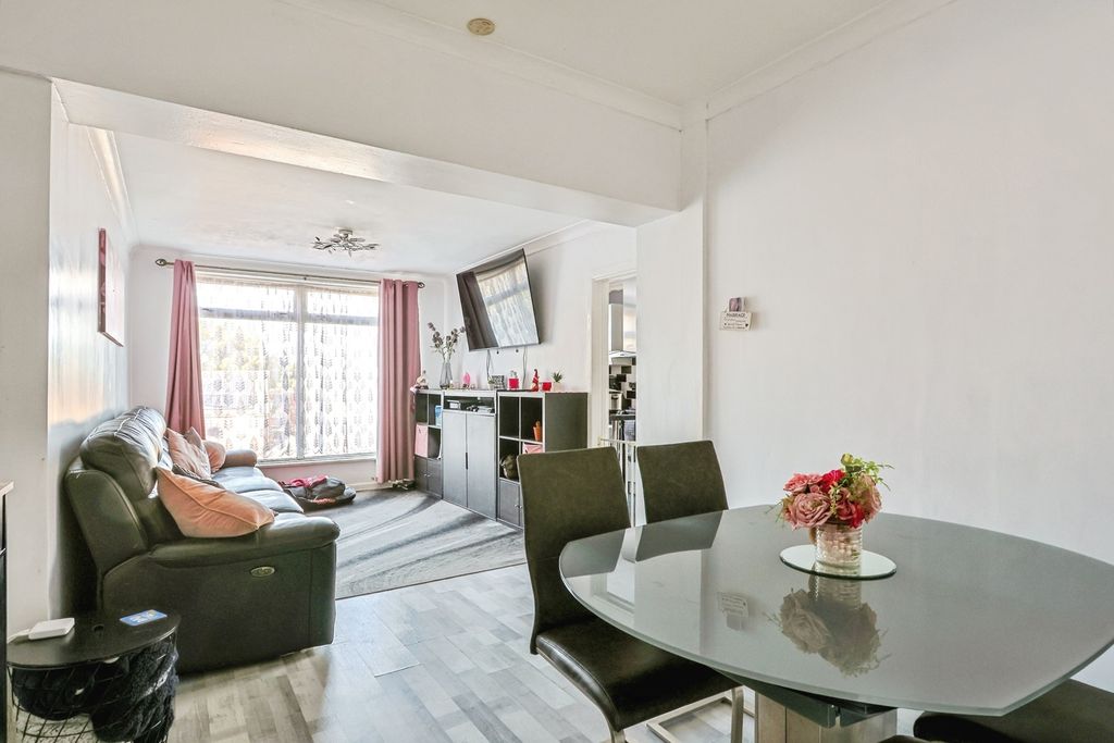 Property photo 2 of 14 Lounge/Diner