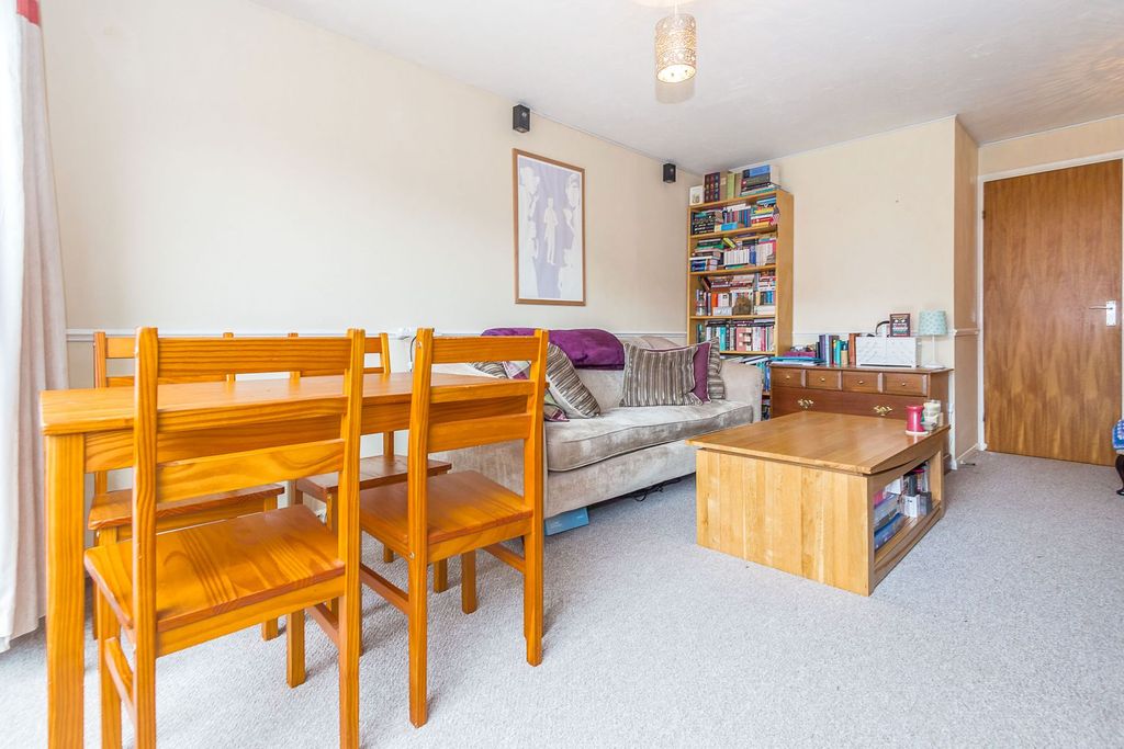 Property photo 2 of 8 2035Df4B-4812-4d3A-B