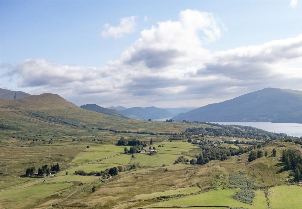 Property photo 3 of 10 Carie