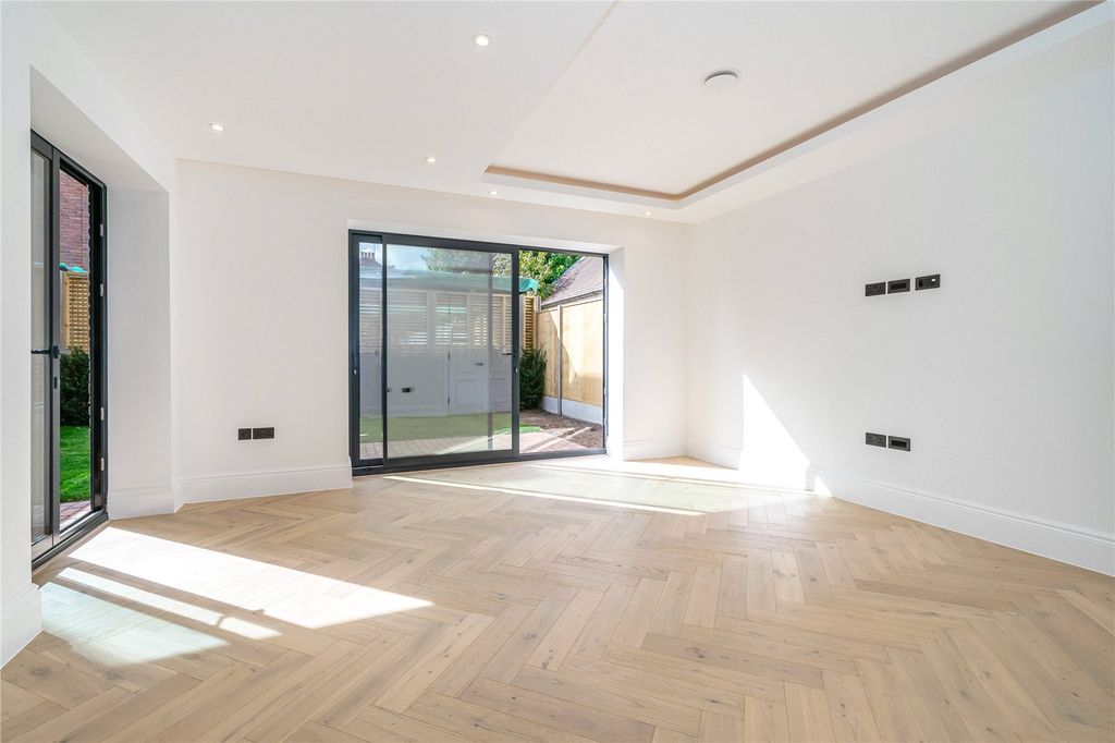 Property photo 1 of 18 Picture No. 24