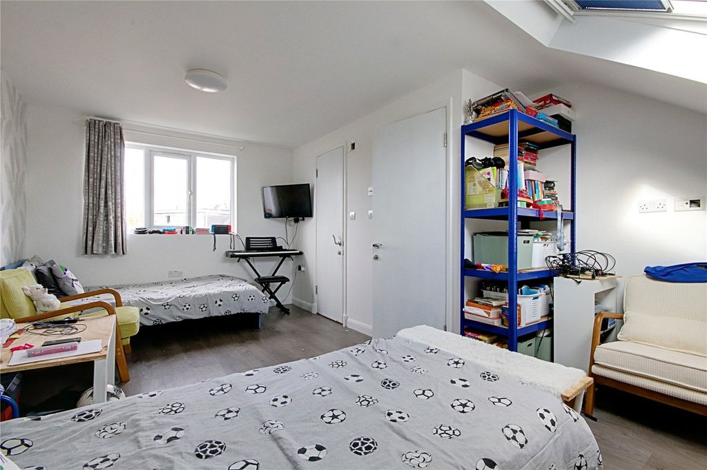 Property photo 3 of 22 Picture No. 02