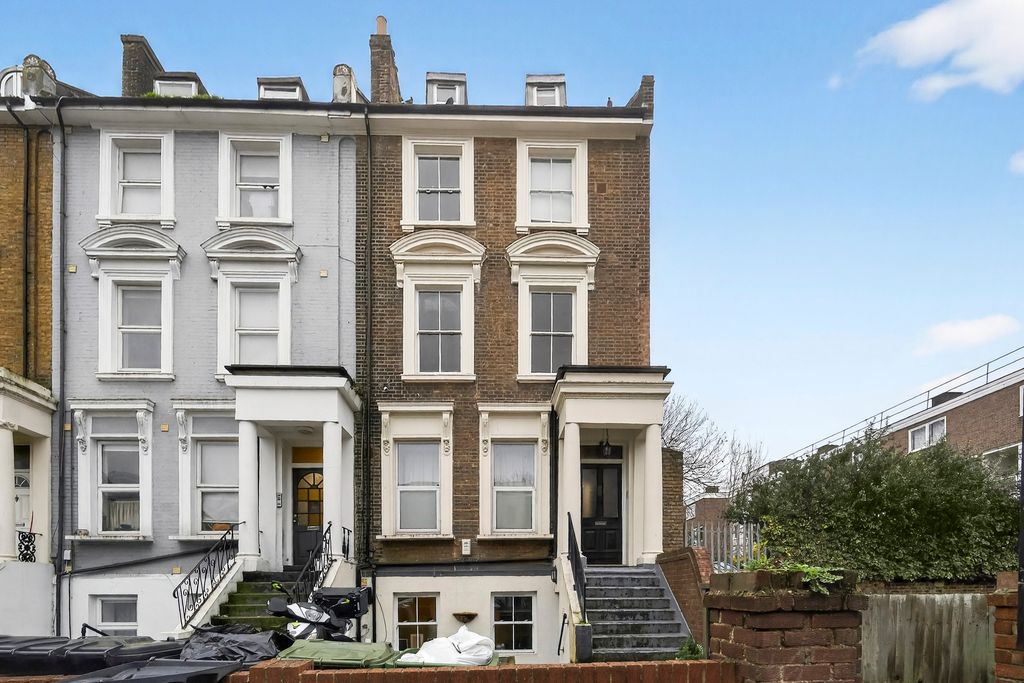 Property photo 2 of 17 Front View