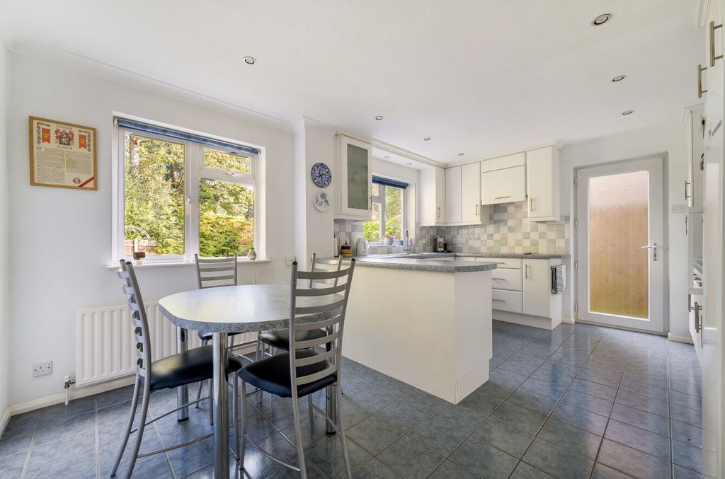 Property photo 2 of 20 1354926-1-68cd1c8...