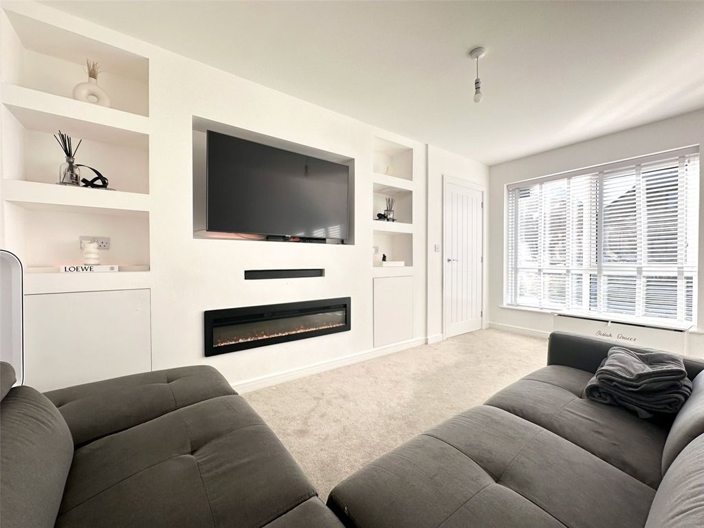 Property photo 2 of 22 Lounge