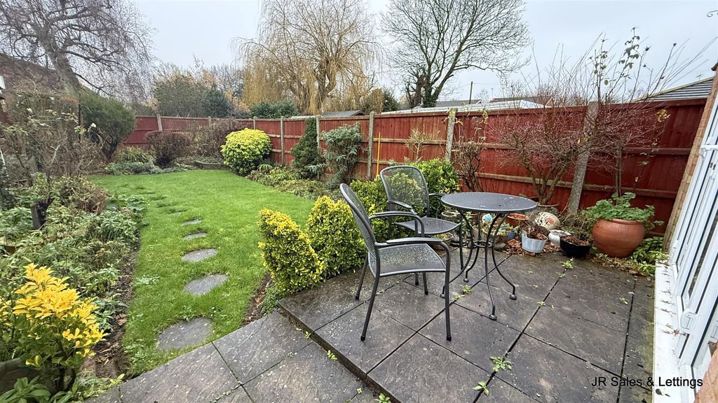 Property photo 2 of 11 Garden