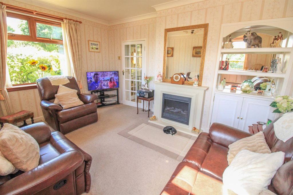 Property photo 2 of 16 Lounge.Jpg