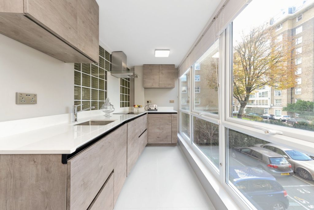 Property photo 3 of 16 Picture No. 11