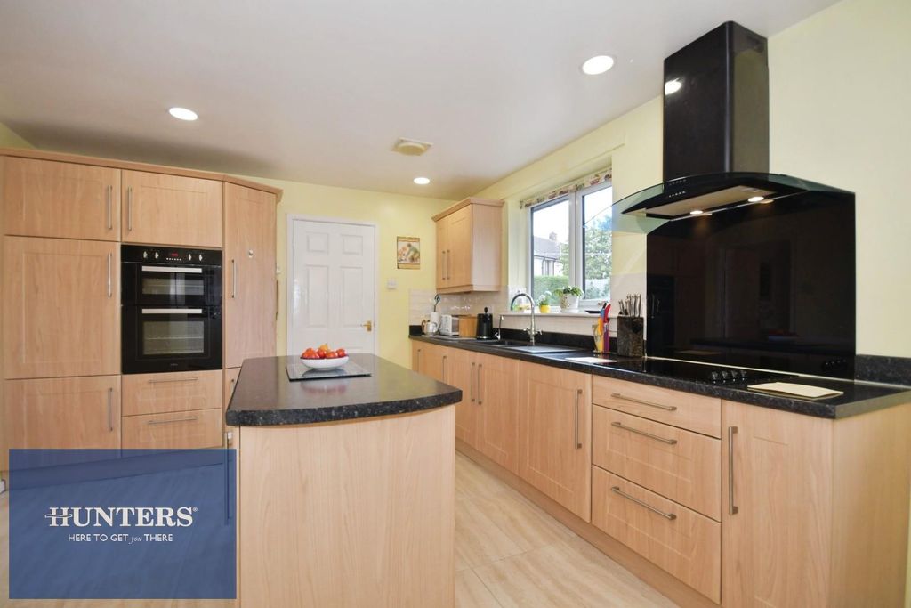 Property photo 3 of 22 Kitchen Diner (2).Jpg