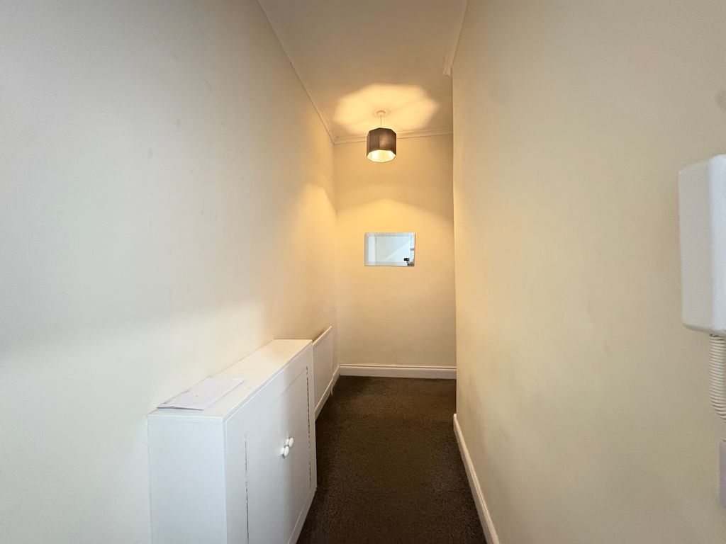 Property photo 2 of 9 Hallway