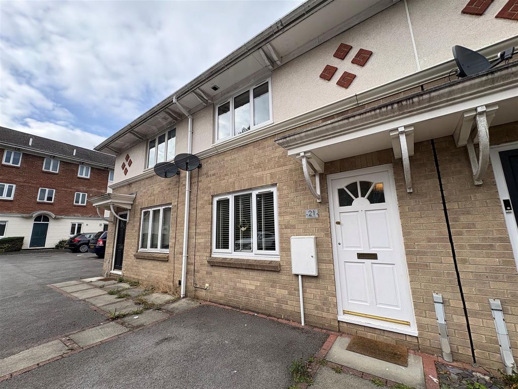 Property photo 1 of 12 Externally