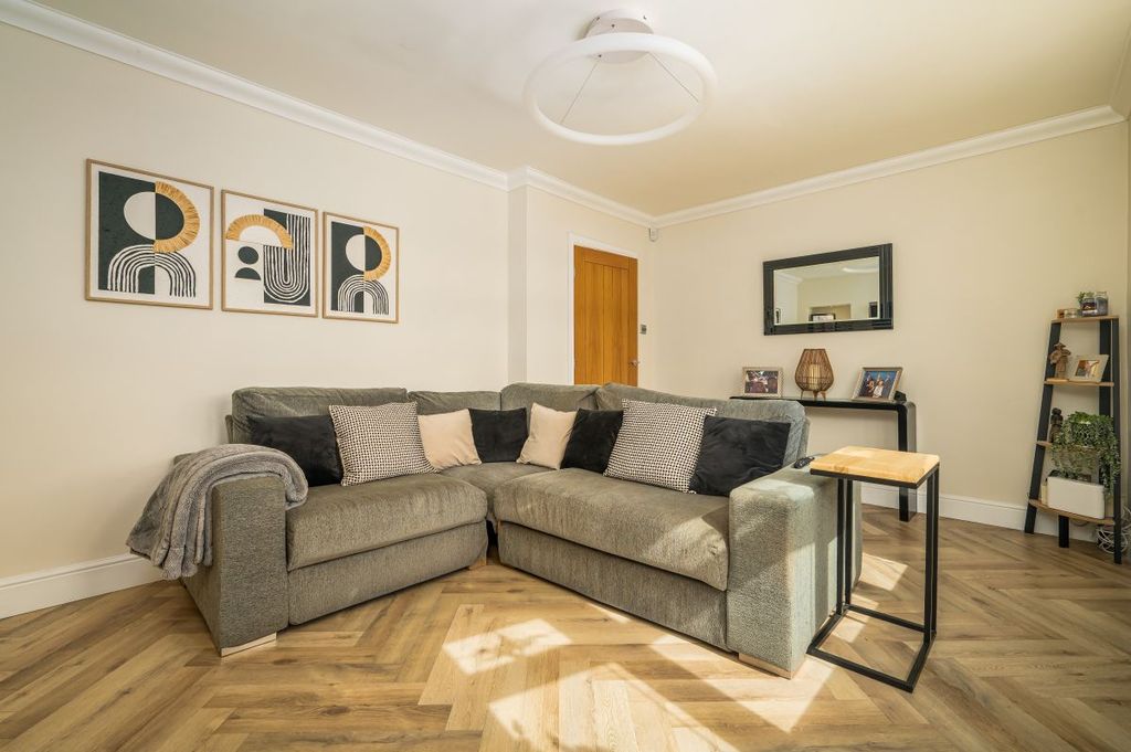 Property photo 3 of 25