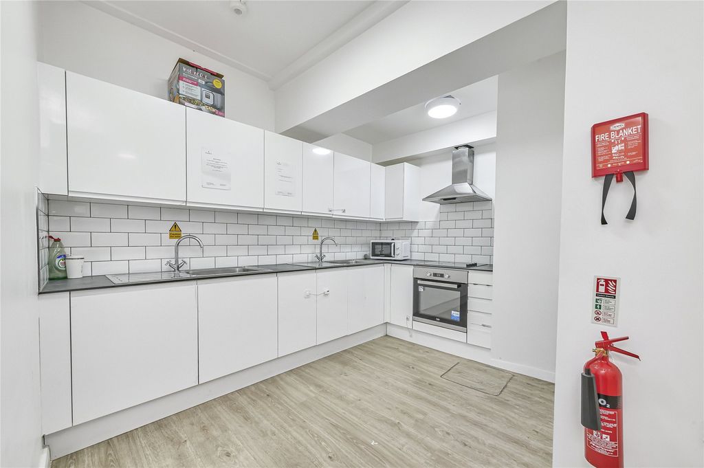 Property photo 2 of 15 Picture No. 28