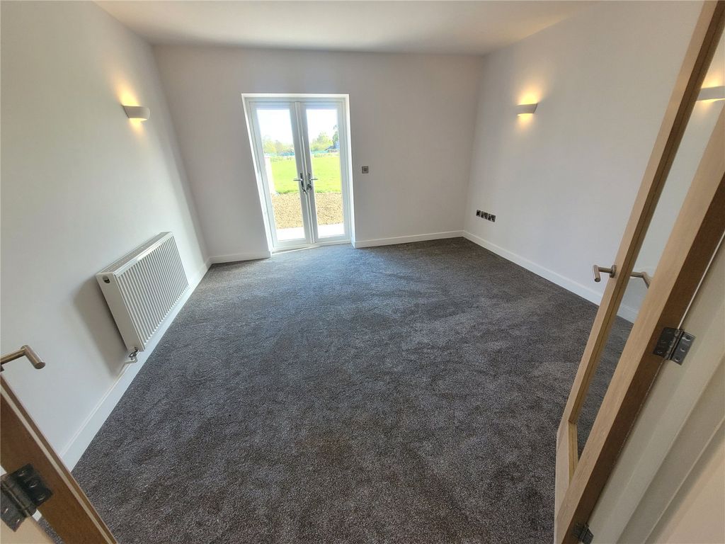 Property photo 3 of 8 Picture No. 02