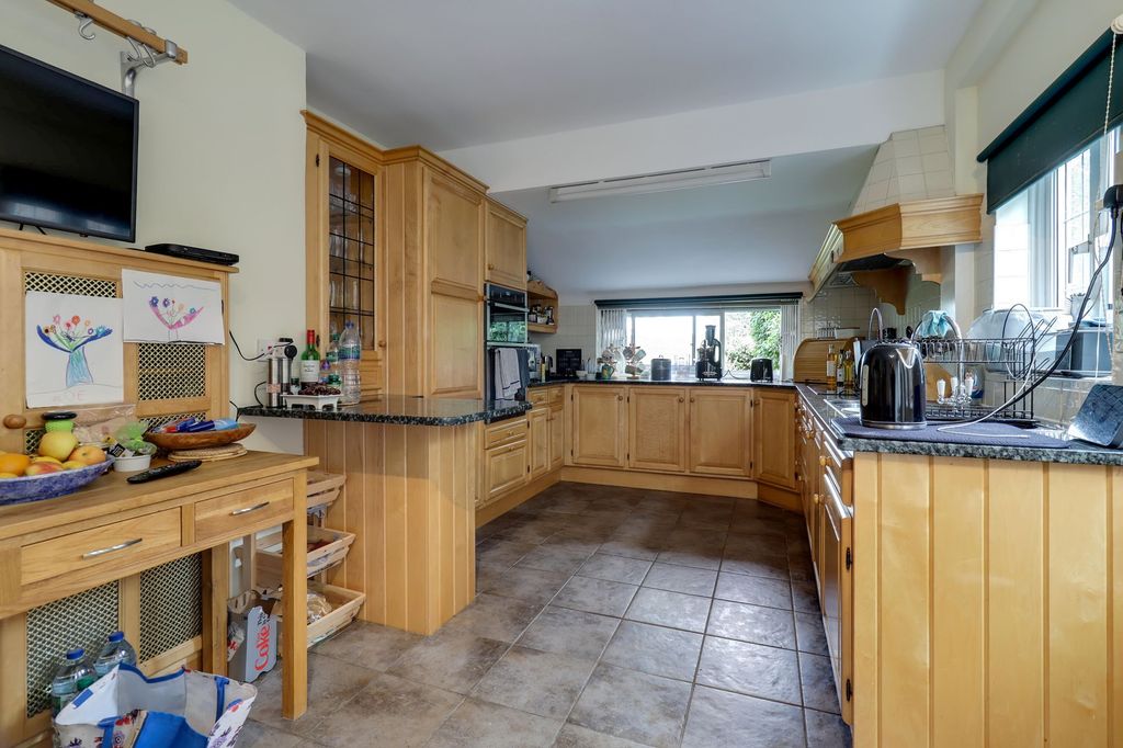 Property photo 2 of 19