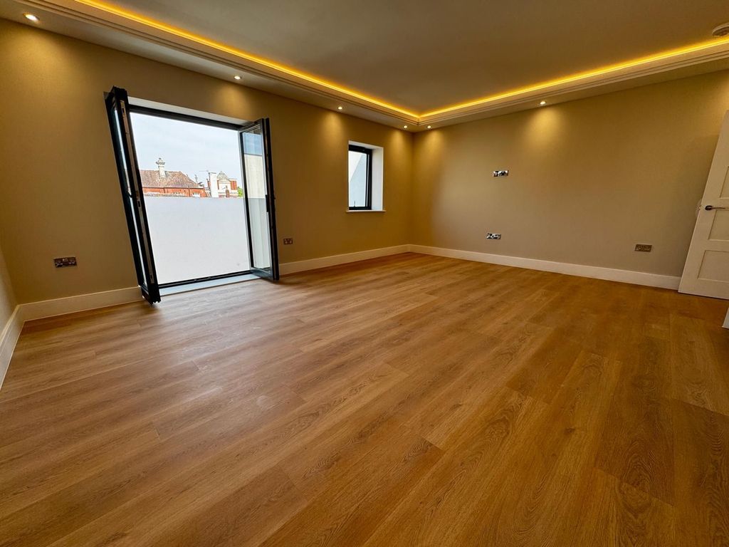 Property photo 3 of 28