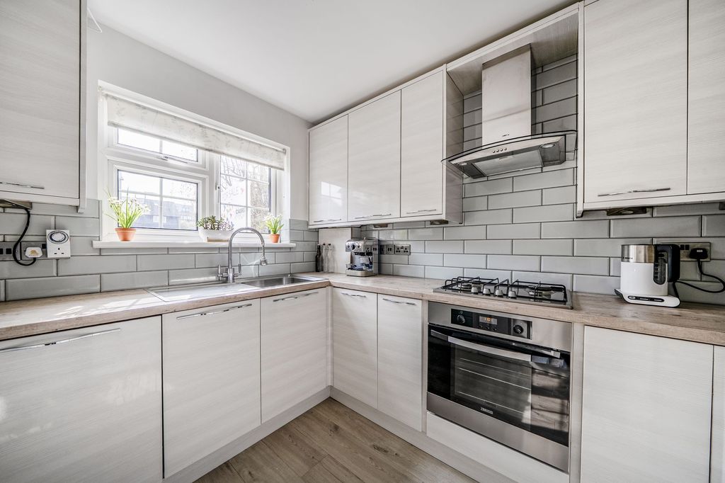 Property photo 2 of 23