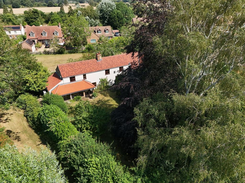 Property photo 2 of 32