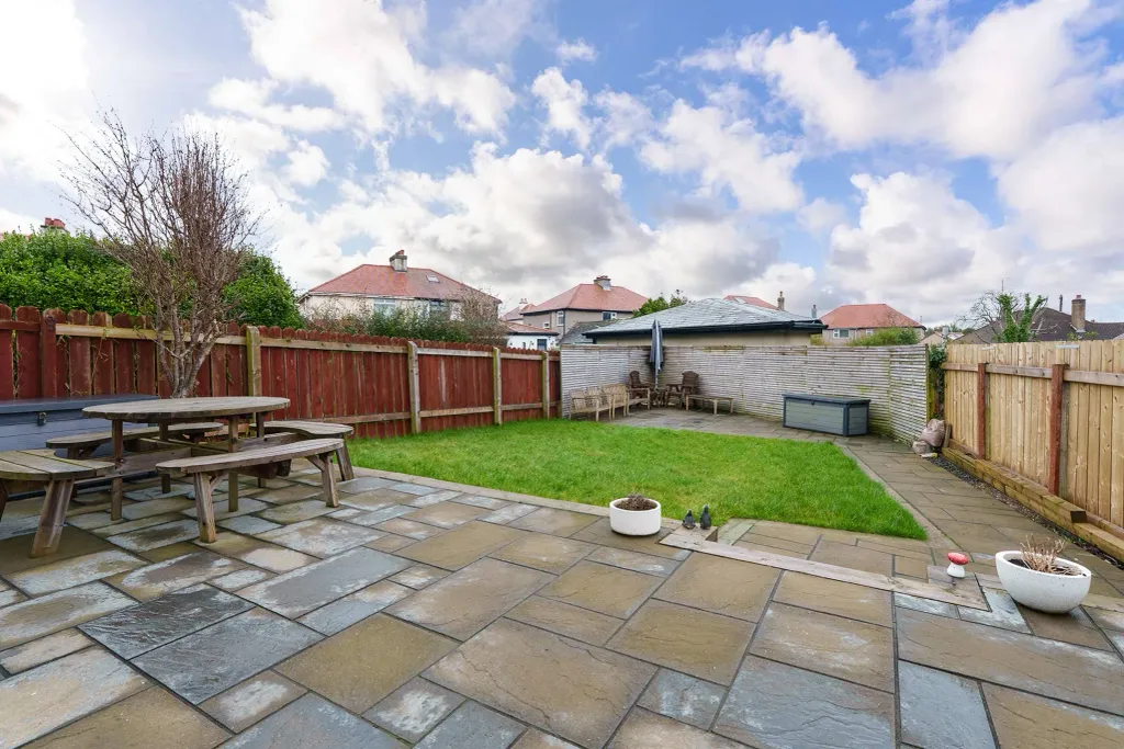 Property photo 2 of 25