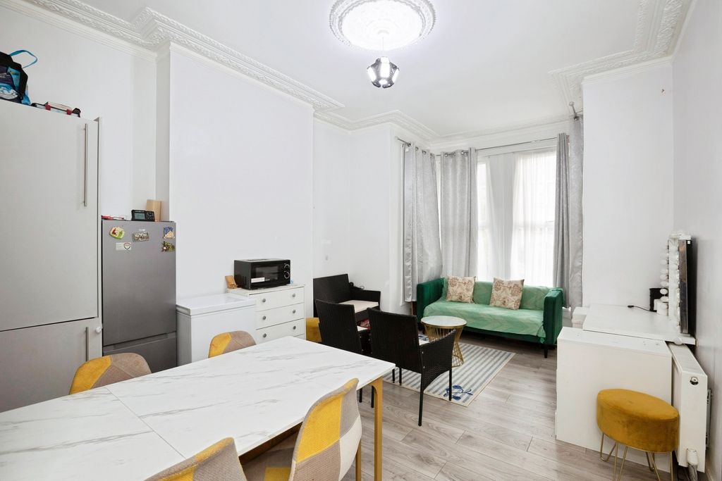 Property photo 2 of 17 Photo