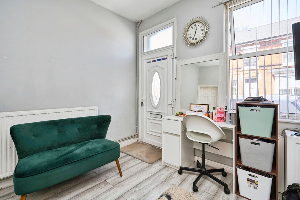 Property photo 3 of 10 Pbox-Img.Jpg