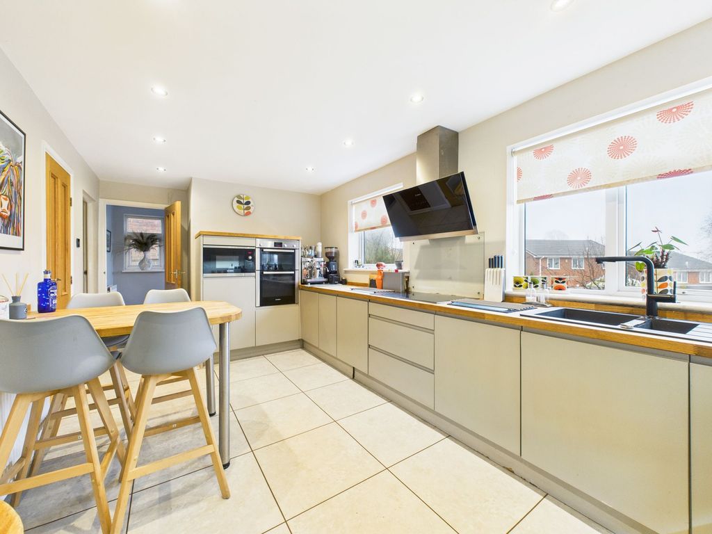 Property photo 2 of 19 Breakfast Kitchen