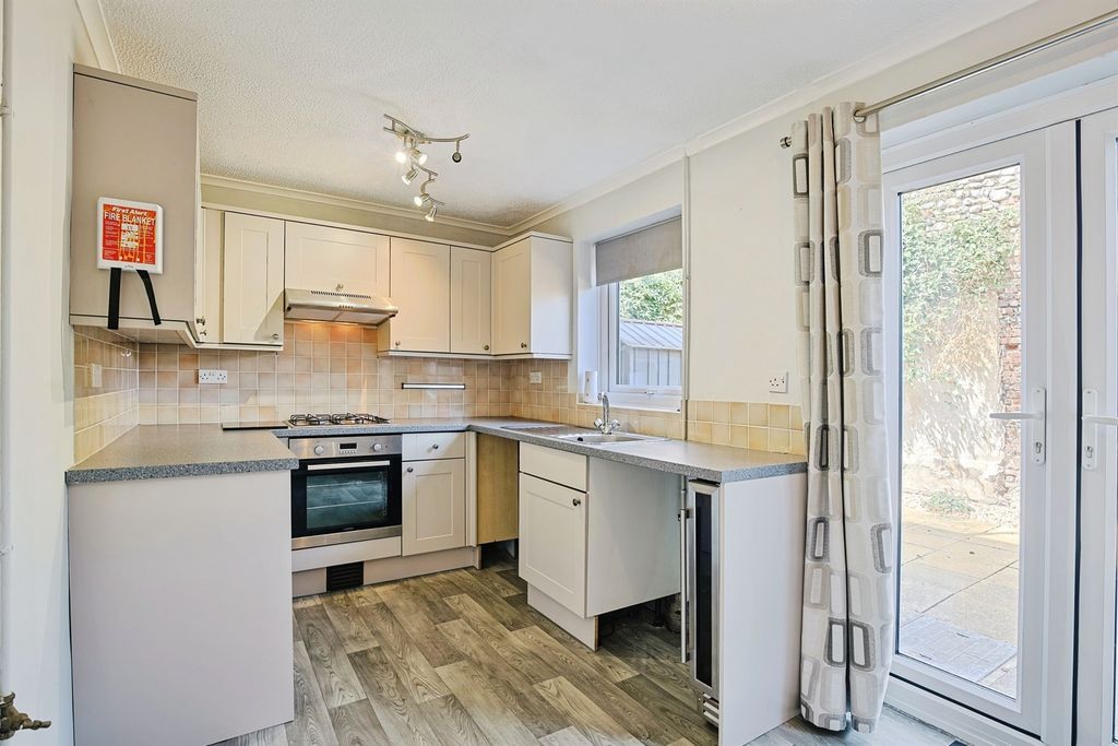 Property photo 2 of 16
