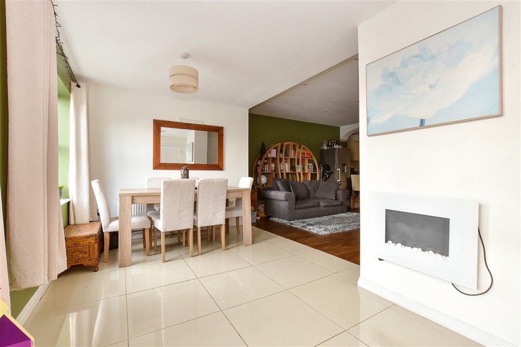 Property photo 3 of 10 Dining Area