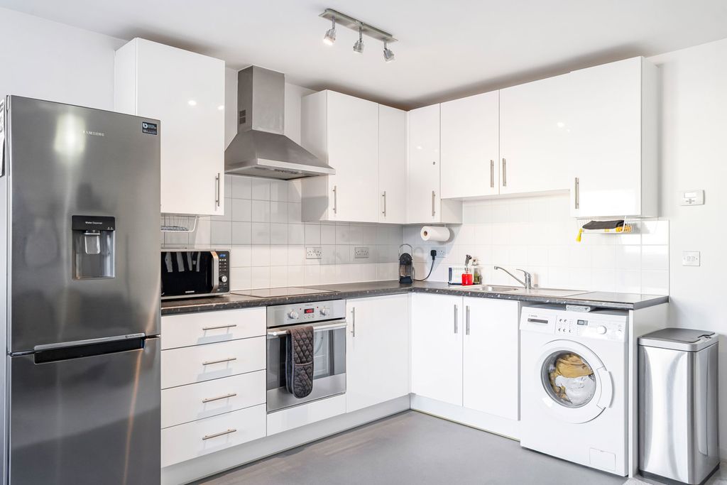 Property photo 2 of 20 Reception/Kitchen