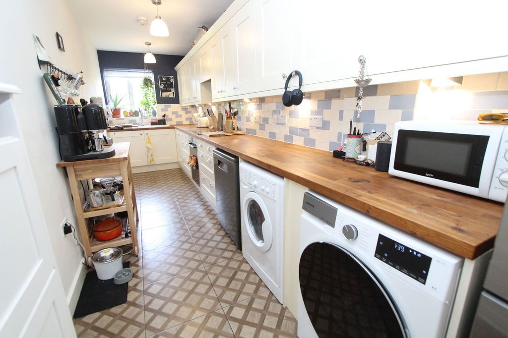 Property photo 3 of 27