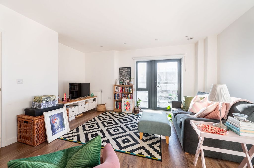 Property photo 1 of 11
