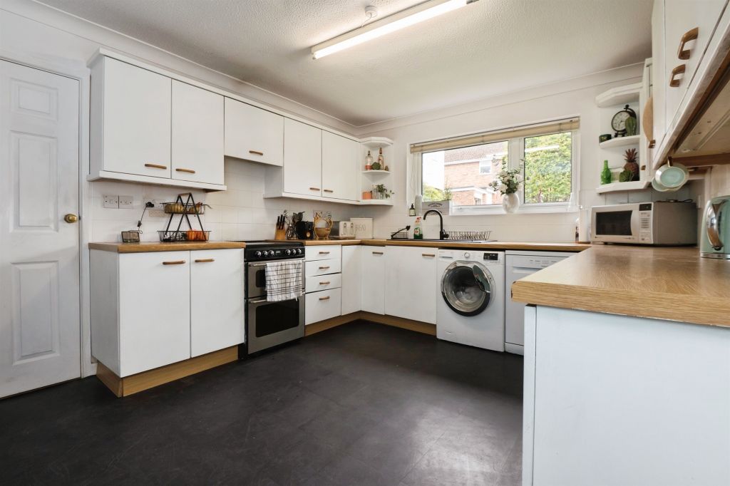 Property photo 3 of 27