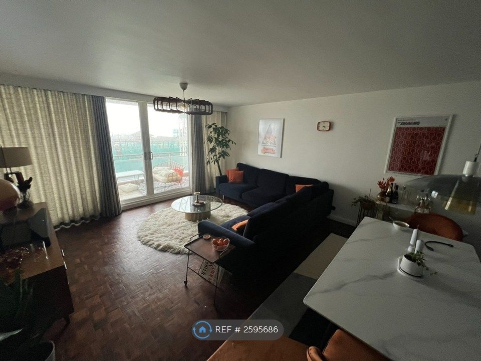 Property photo 1 of 12 Lounge