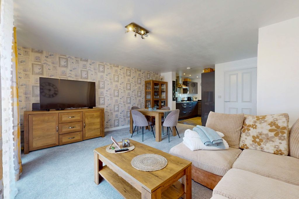 Property photo 3 of 18 4963884