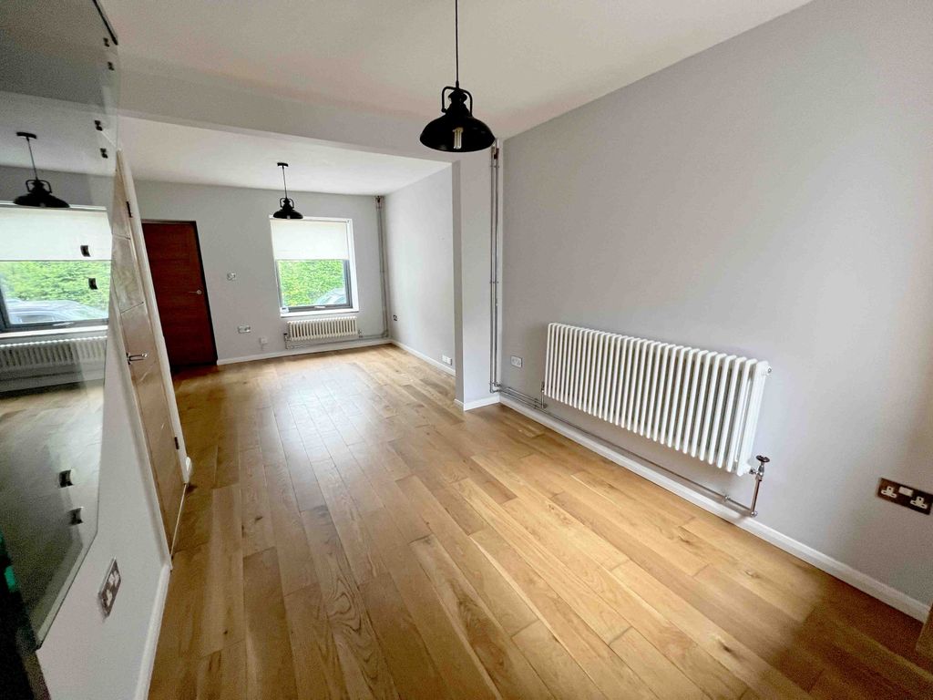Property photo 3 of 10 Gallery