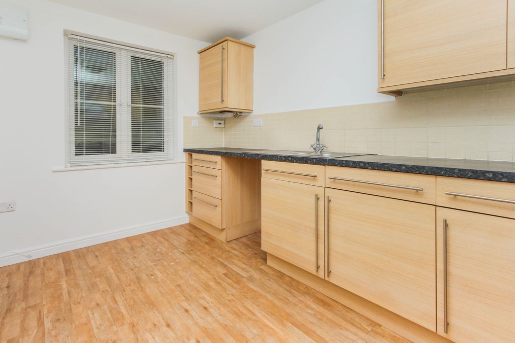 Property photo 2 of 10 Kitchen