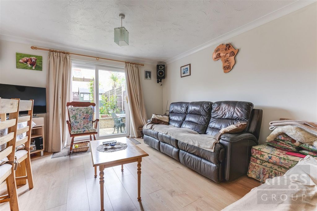 Property photo 2 of 17