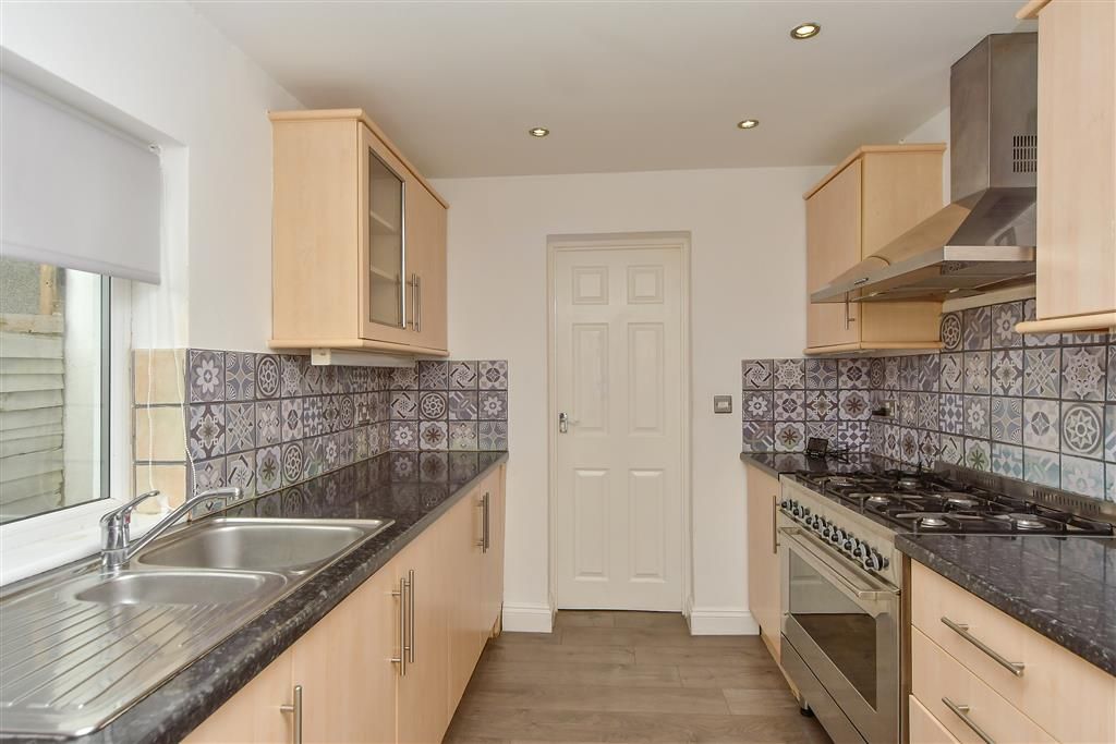 Property photo 2 of 9 Kitchen