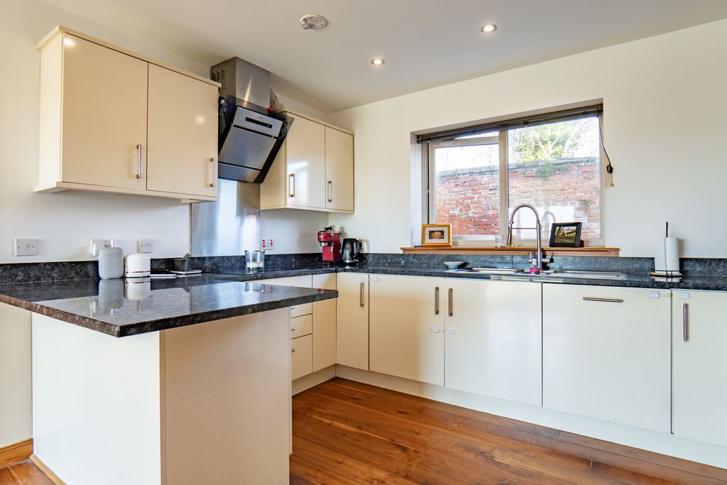 Property photo 2 of 42