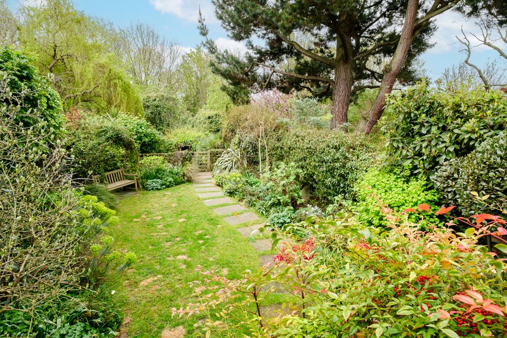 Property photo 3 of 34