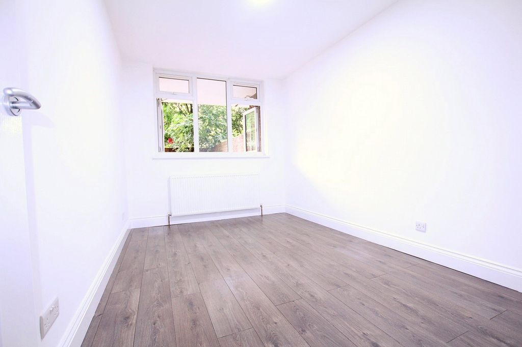 Property photo 3 of 6 Picture No. 05