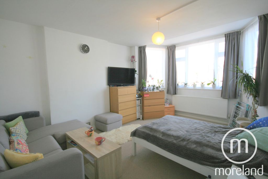 Property photo 2 of 8 4430291